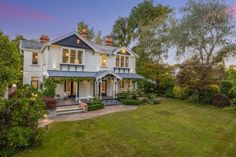 Photo of property in Chilcombe Homestead, 4 Medbury Terrace, Fendalton, Christchurch, 8041