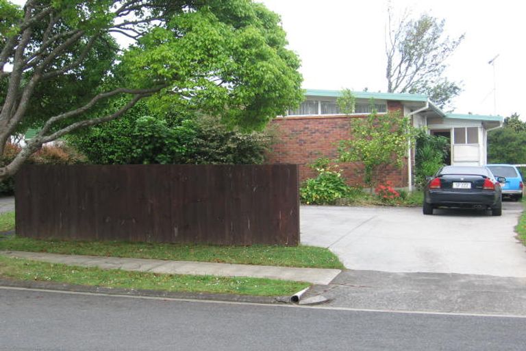 Photo of property in 8 Manapouri Place, Pakuranga Heights, Auckland, 2010
