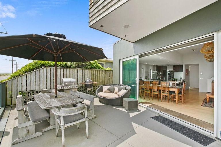 Photo of property in 15 Tiromoana Crescent, Bell Block, New Plymouth, 4312