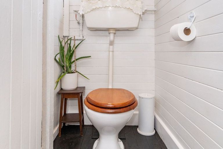 Photo of property in 360 Bay View Road, Saint Clair, Dunedin, 9012