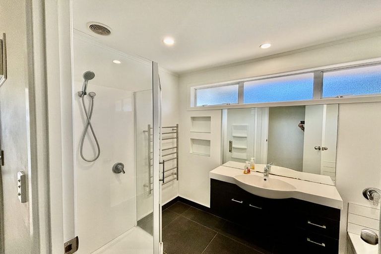 Photo of property in 37 Hillcrest Avenue, Hillcrest, Auckland, 0627