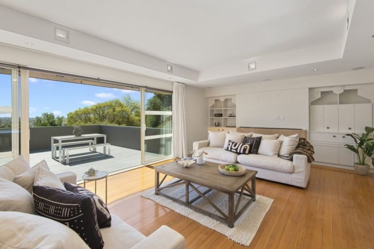 Photo of property in 50 Dyers Pass Road, Cashmere, Christchurch, 8022