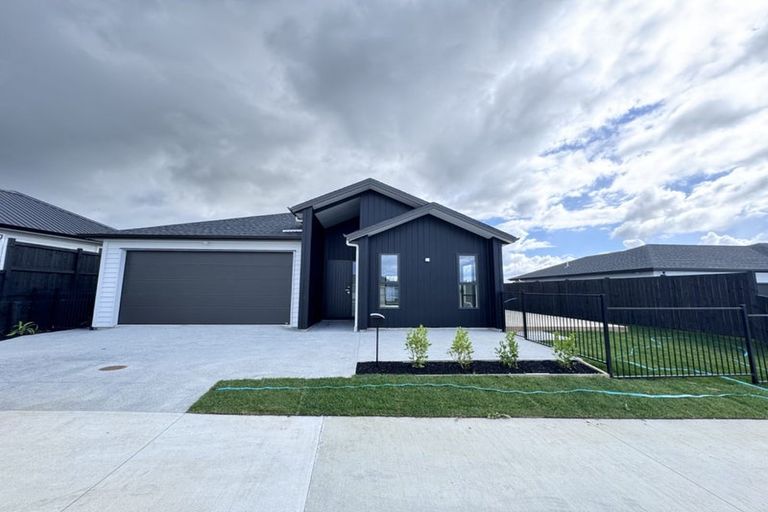 Photo of property in 75 Parish Drive, Wainui, 0932