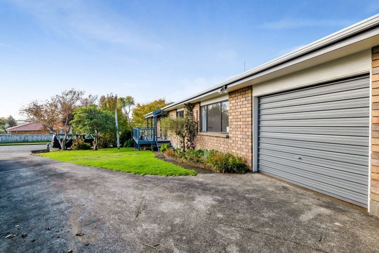 Photo of property in 24 Poplar Grove, Whalers Gate, New Plymouth, 4310