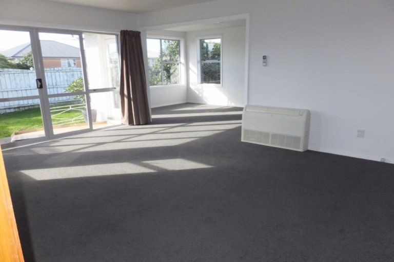 Photo of property in 2 Carbine Place, Sockburn, Christchurch, 8042