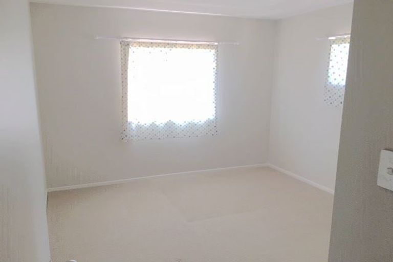 Photo of property in 23d Lexington Drive, Botany Downs, Auckland, 2010