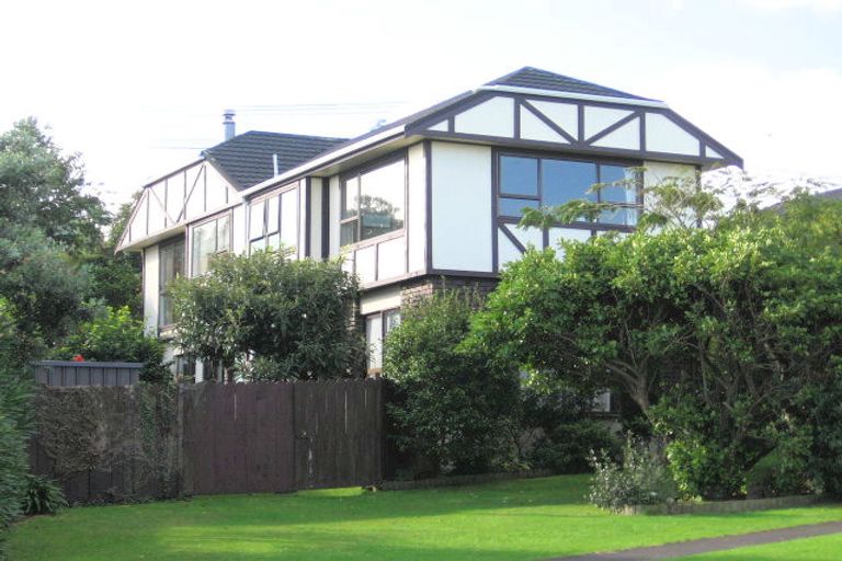 Photo of property in 1/2 Whitcombe Road, Bucklands Beach, Auckland, 2012