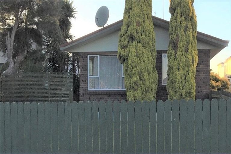 Photo of property in 1/124 Hutchinson Avenue, New Lynn, Auckland, 0600