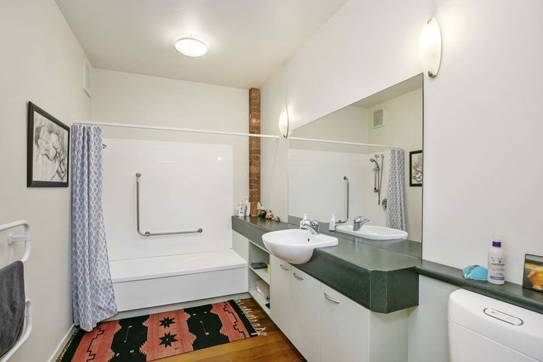 Photo of property in Courtenay Mews Apartments, 12/14 Alpha Street, Te Aro, Wellington, 6011