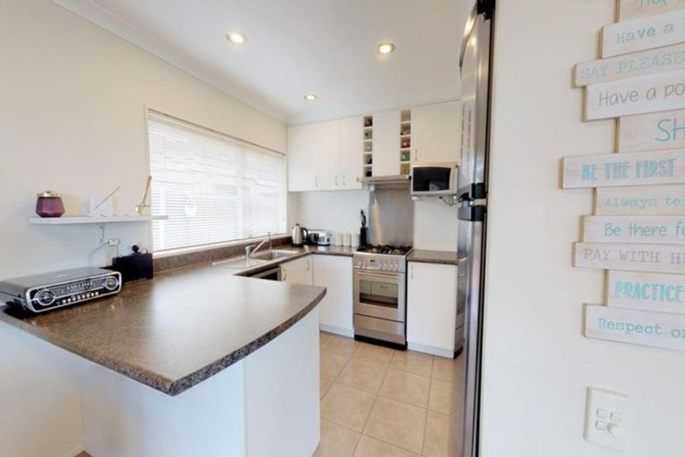 Photo of property in 1/2 Calluna Crescent, Totara Heights, Auckland, 2105