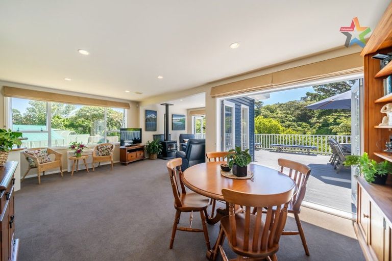 Photo of property in 14 Te Whiti Grove, Korokoro, Lower Hutt, 5012