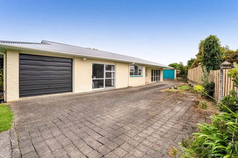 Photo of property in 14 Heaphy Road, Opunake, 4616