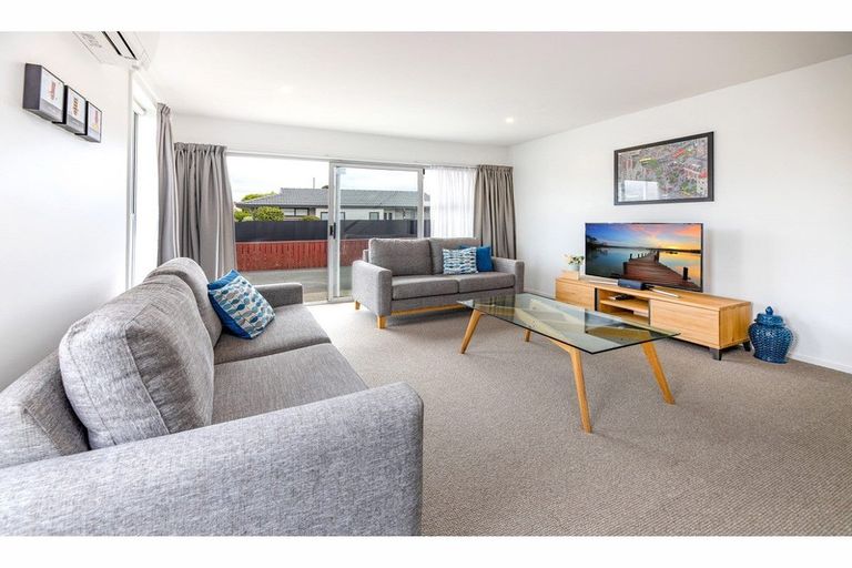 Photo of property in 8a Wyatt Place, Russley, Christchurch, 8042