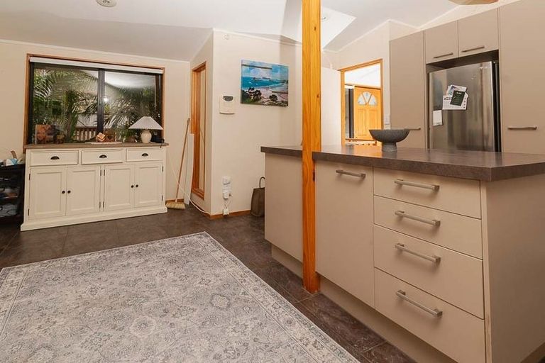 Photo of property in 33a Island Bay Road, Beach Haven, Auckland, 0626
