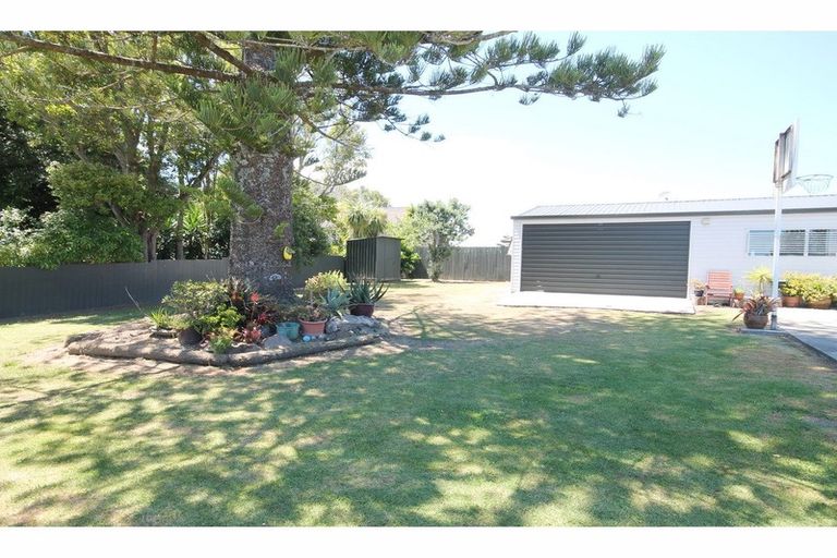 Photo of property in 2 Norm Pellow Drive, Manurewa, Auckland, 2105