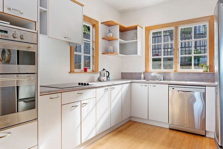 Photo of property in 6 Dudley Road, Lyttelton, 8082