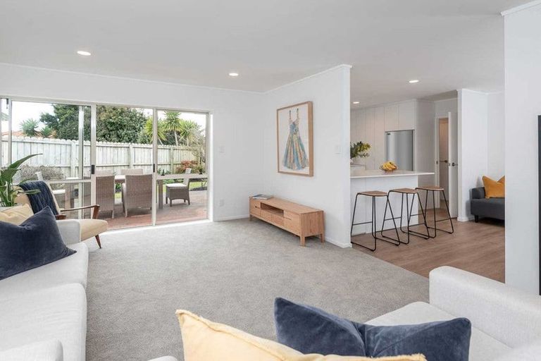 Photo of property in 2/23 Tarnica Road, Northpark, Auckland, 2013