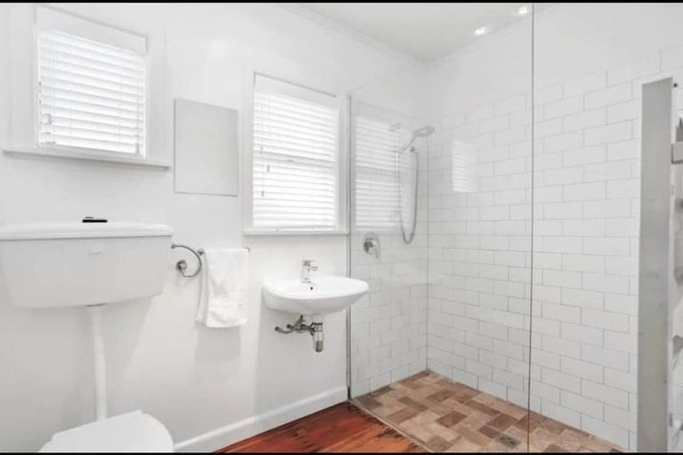 Photo of property in 11 Hikurangi Street, Te Atatu Peninsula, Auckland, 0610