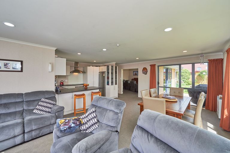Photo of property in 4 Cleveland Heights, Kelvin Grove, Palmerston North, 4414