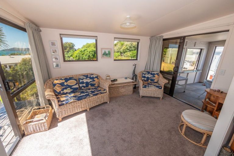 Photo of property in 39 Seaview Road, Cable Bay, 0420