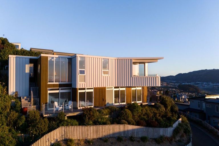 Photo of property in 10 Seascape View, Paremata, Porirua, 5024