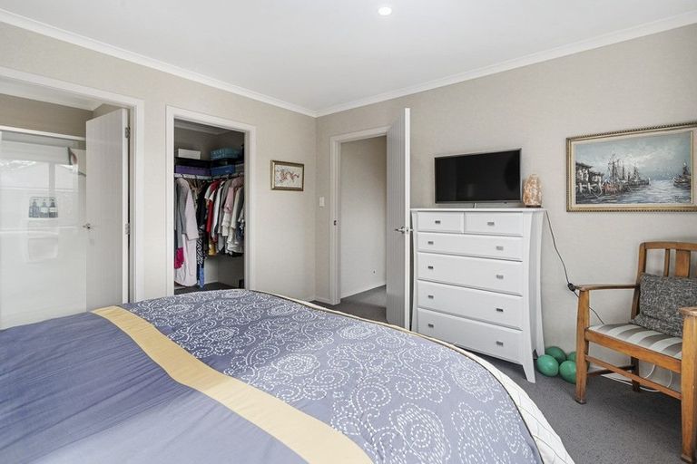 Photo of property in 16 Chestnut Close, Kelvin Grove, Palmerston North, 4414