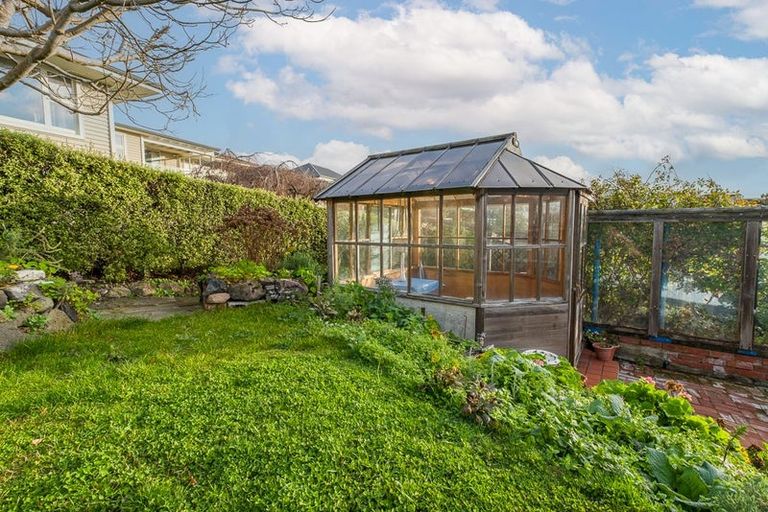 Photo of property in 264 Mount Pleasant Road, Mount Pleasant, Christchurch, 8081