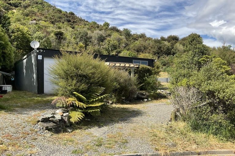 Photo of property in 42 Waimarama Street, Waikawa, Picton, 7220