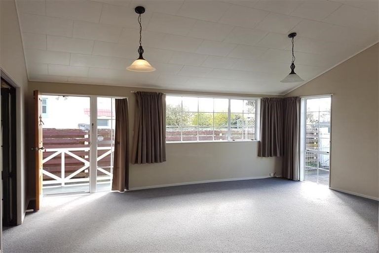 Photo of property in 54 Shamrock Street, Takaro, Palmerston North, 4412