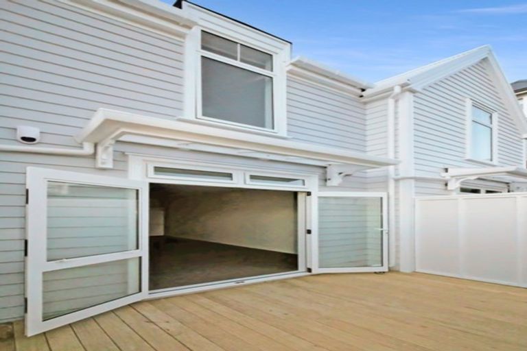 Photo of property in 31-41 Pirie Street, Mount Victoria, Wellington, 6011