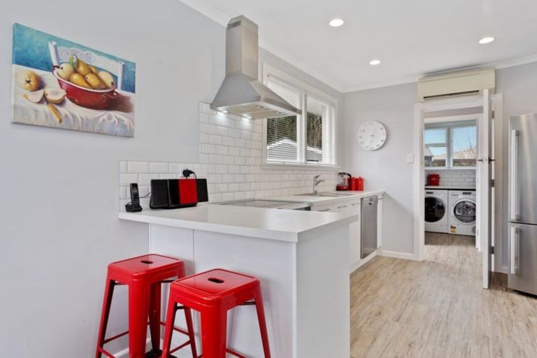 Photo of property in 6 Weston Place, Rangiora, 7400