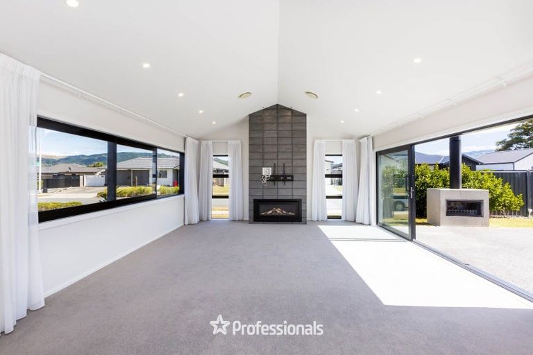 Photo of property in 20 Salisbury Crescent, Wallaceville, Upper Hutt, 5018