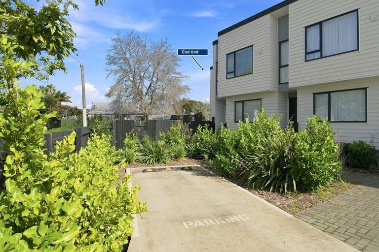 Photo of property in 18a Larissa Avenue, Henderson, Auckland, 0610