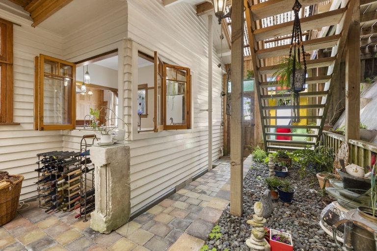 Photo of property in 22 Peace Avenue, Moturoa, New Plymouth, 4310