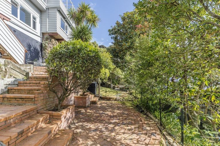 Photo of property in 22 Fairview Crescent, Kelburn, Wellington, 6012