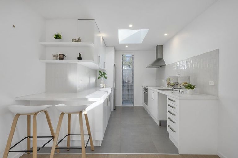 Photo of property in 2/204 Edgeware Road, Edgeware, Christchurch, 8013