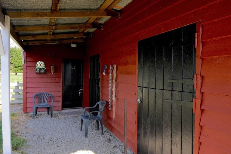 Photo of property in 64 Waihao Back Road, Waimate, 7979