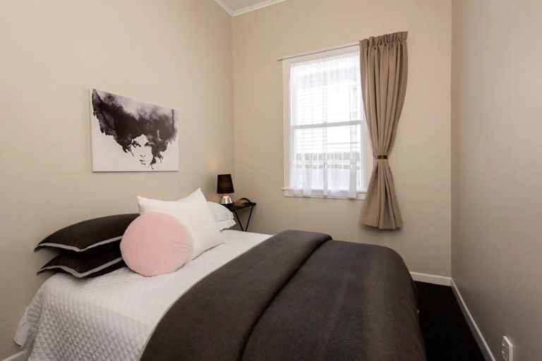 Photo of property in 296 Karori Road, Karori, Wellington, 6012