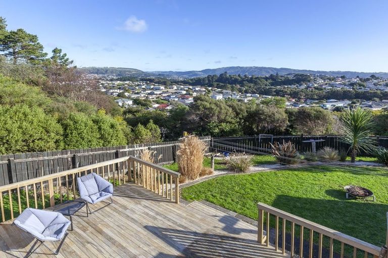 Photo of property in 22 Staysail Place, Whitby, Porirua, 5024