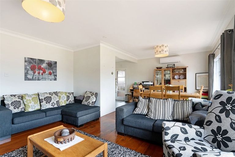 Photo of property in 20 Nile Road, Kelston, Auckland, 0602