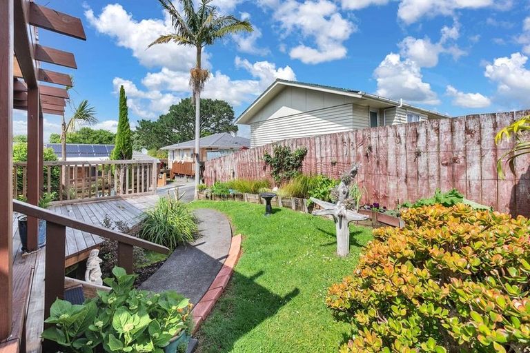 Photo of property in 2/8 Mchardy Place, Glenfield, Auckland, 0627
