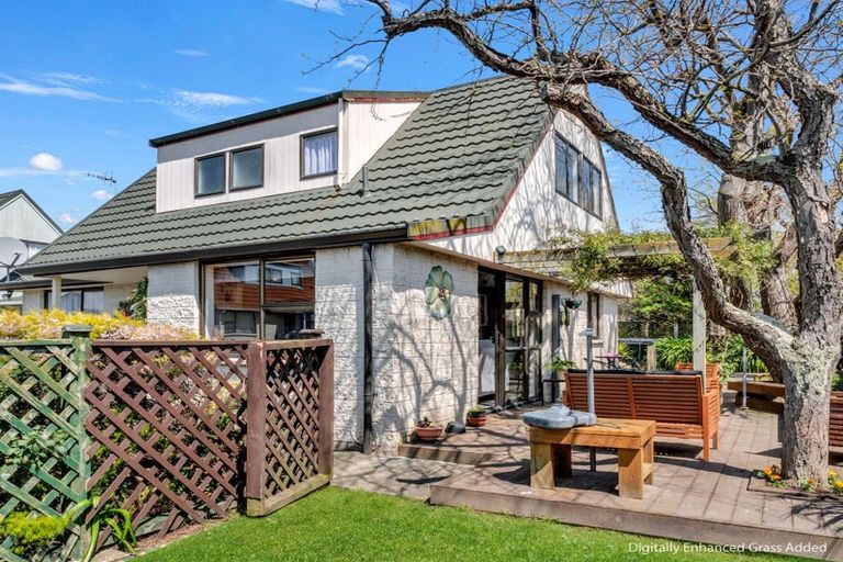 Photo of property in 4 Charisma Court, Kelvin Grove, Palmerston North, 4414