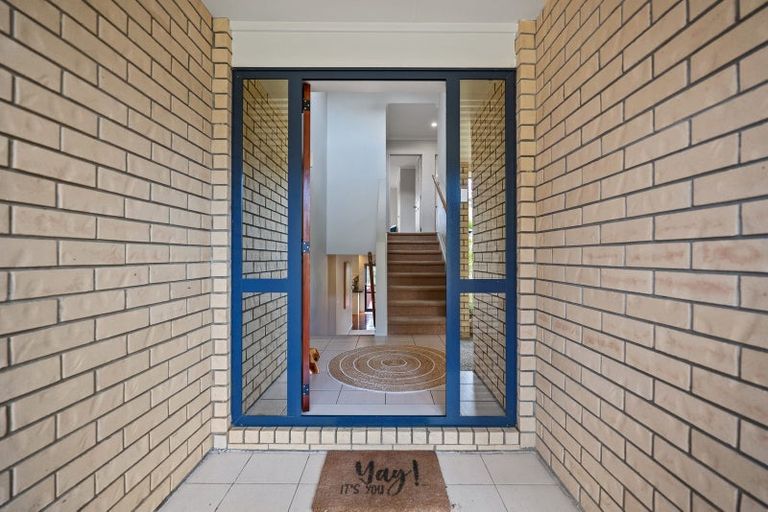 Photo of property in 16 Crimson Park, Oteha, Auckland, 0632