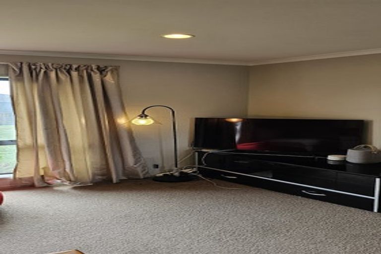 Photo of property in 5 Whitney Place, Rototuna North, Hamilton, 3210