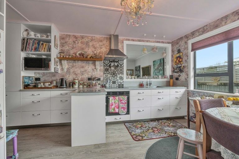 Photo of property in 21 Mills Street, Eltham, 4322