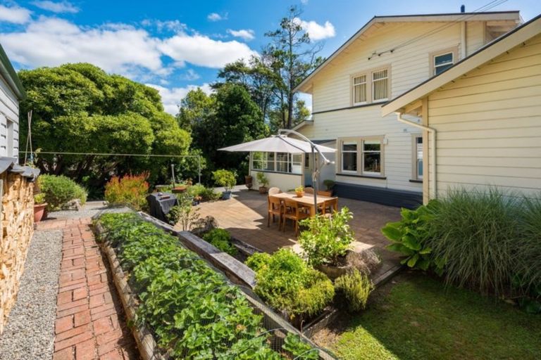 Photo of property in 19-21 Leicester Street, Picton, 7220