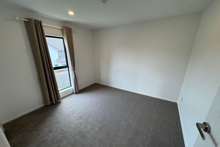 Photo of property in 14 Medallion Drive, Oteha, Auckland, 0632