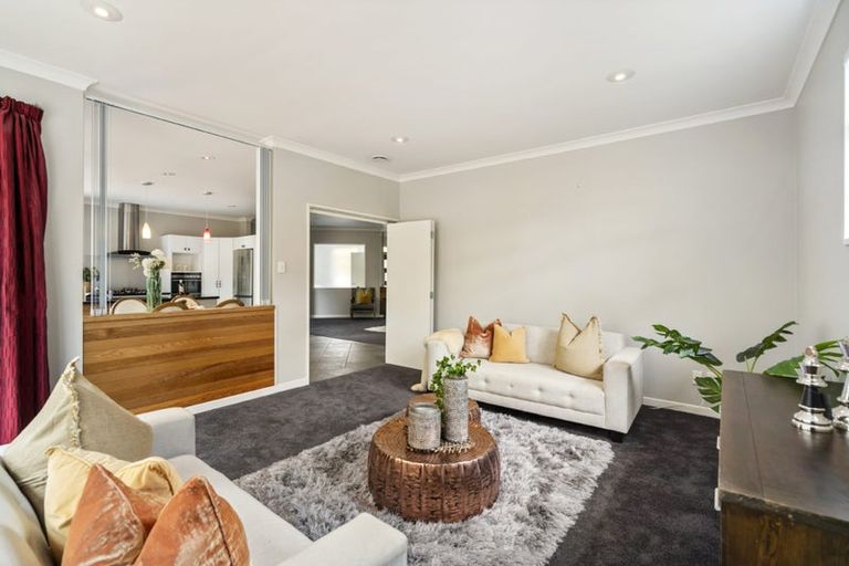 Photo of property in 11 English Oak Drive, Schnapper Rock, Auckland, 0632