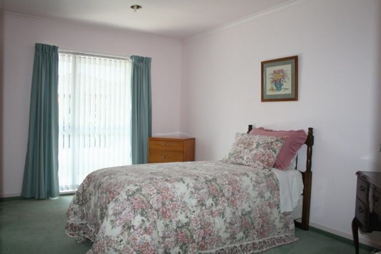 Photo of property in 50 Regency Crescent, Redwood, Christchurch, 8051