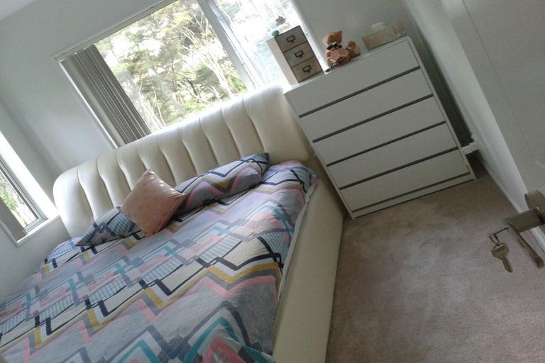 Photo of property in 48 Harrowglen Drive, Northcross, Auckland, 0630